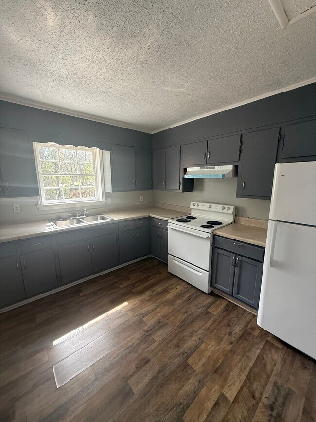 Building Photo - Clayton Dr Duplexes