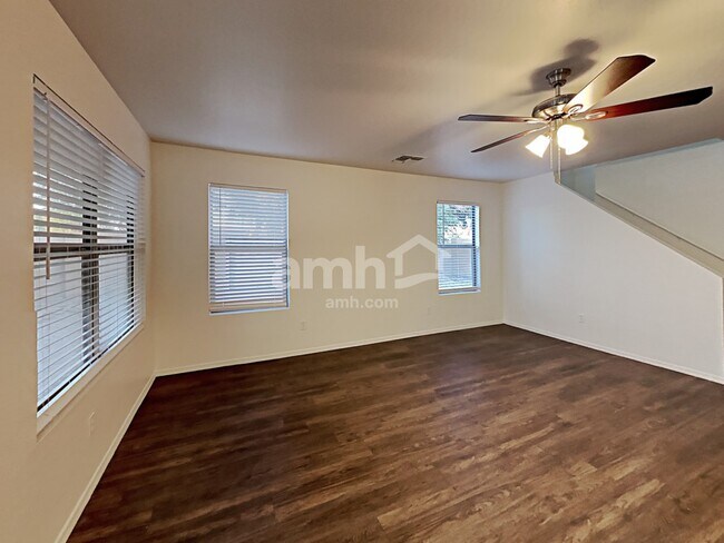 Foto del edificio - 2862 E Augusta Ave