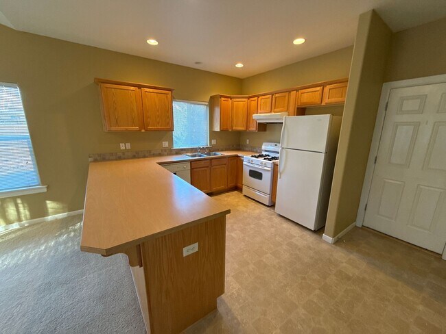 Foto del edificio - 21183 Copperfield Avenue
