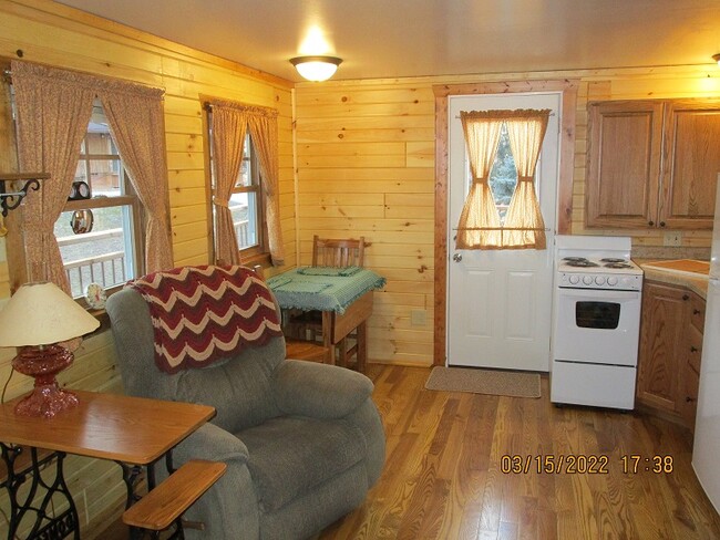 Kitchen-Dining Room - E10540 E Salem Ridge Rd