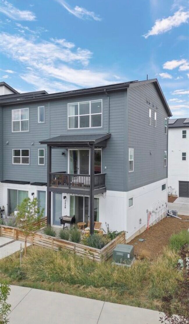 Building Photo - 2438 W 167th Ln