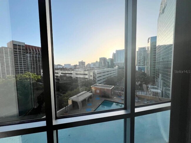 Foto del edificio - 322 E Central Blvd