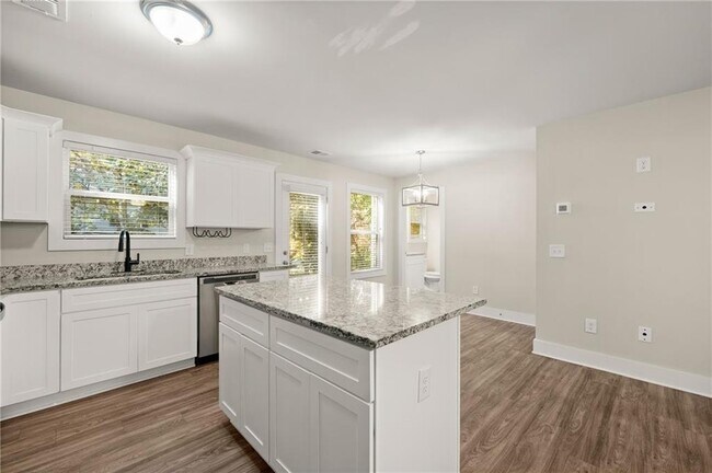 Building Photo - 3420 Auburn Dr