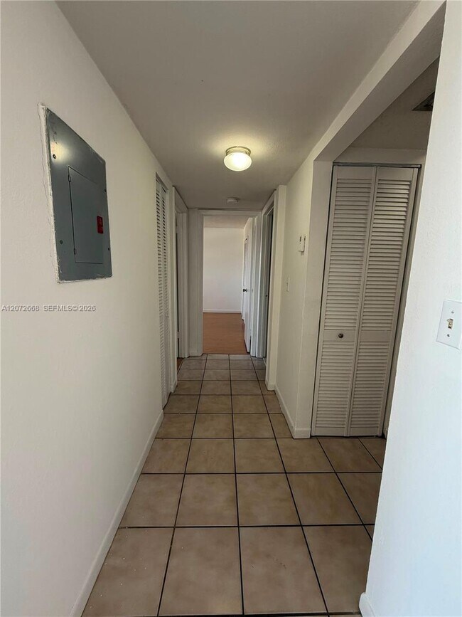 Foto del edificio - 8145 NW 7th St