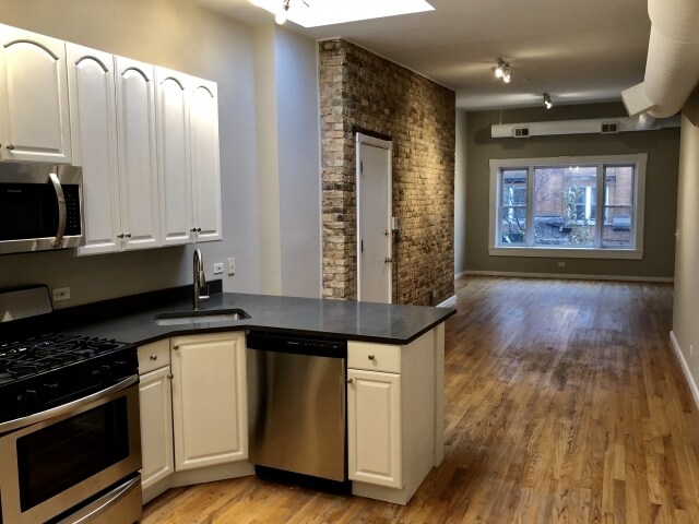 Foto del edificio - 3136 W Montrose Ave