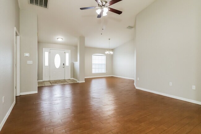 Building Photo - 8834 Pebblebrooke Dr