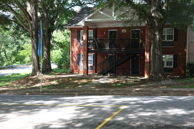 Building Photo - 105 Roosevelt Ave