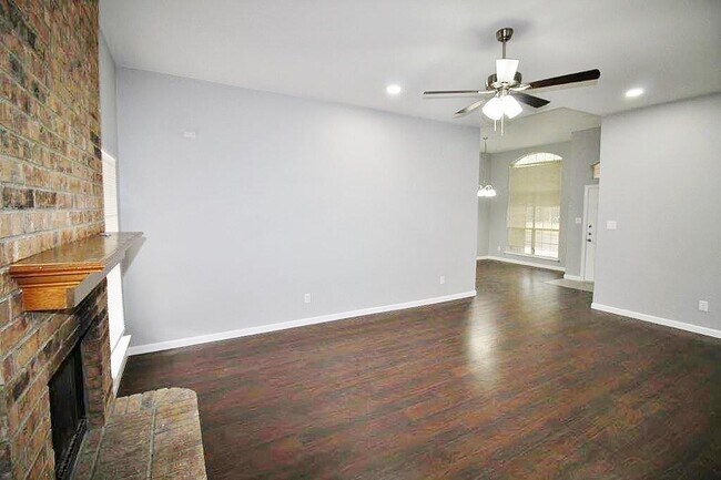 Building Photo - 716 Oteca Dr