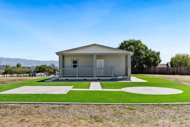 Building Photo - 517 Calabasas Rd