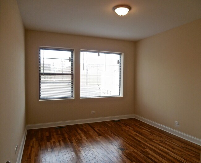 Foto del edificio - 3216 W Argyle St
