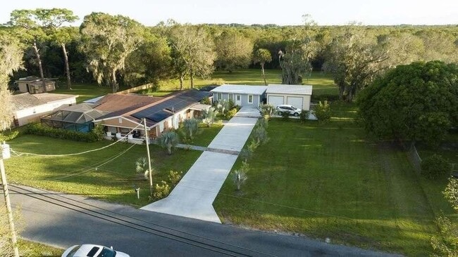 Building Photo - 703 Ulrich Rd