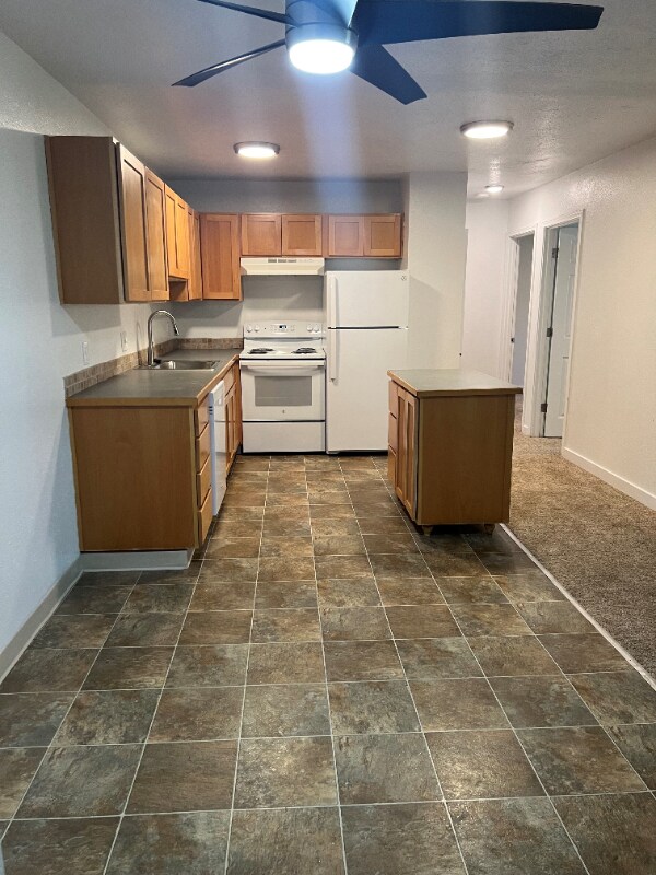 Building Photo - 17250 SW Heritage Ct