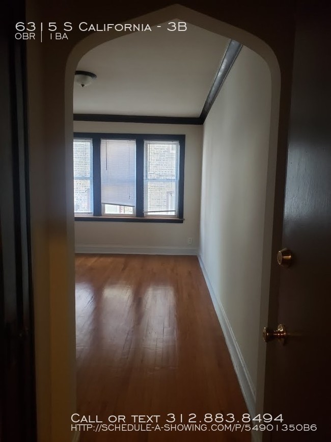 Building Photo - Renovated & Spacious Studio with Free Heat!