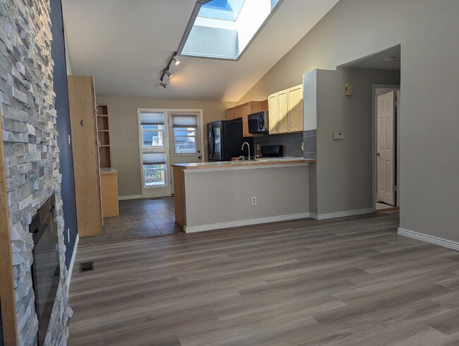 Building Photo - NW Longmont ranch home!