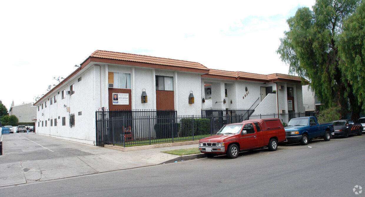 Primary Photo - Garden Apartments