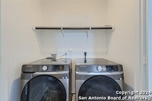 Foto del edificio - 9106 Selene Pl