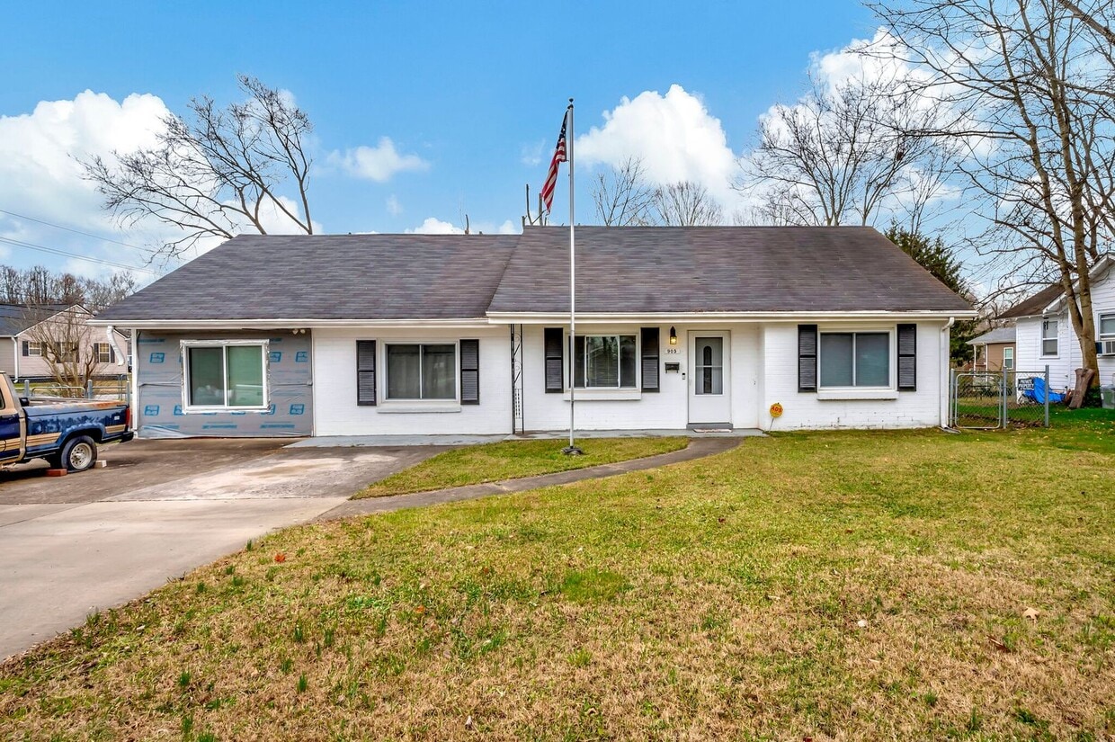 Freshly renovated 2 Bed 1 Bath in Clarksvi... House Rental in