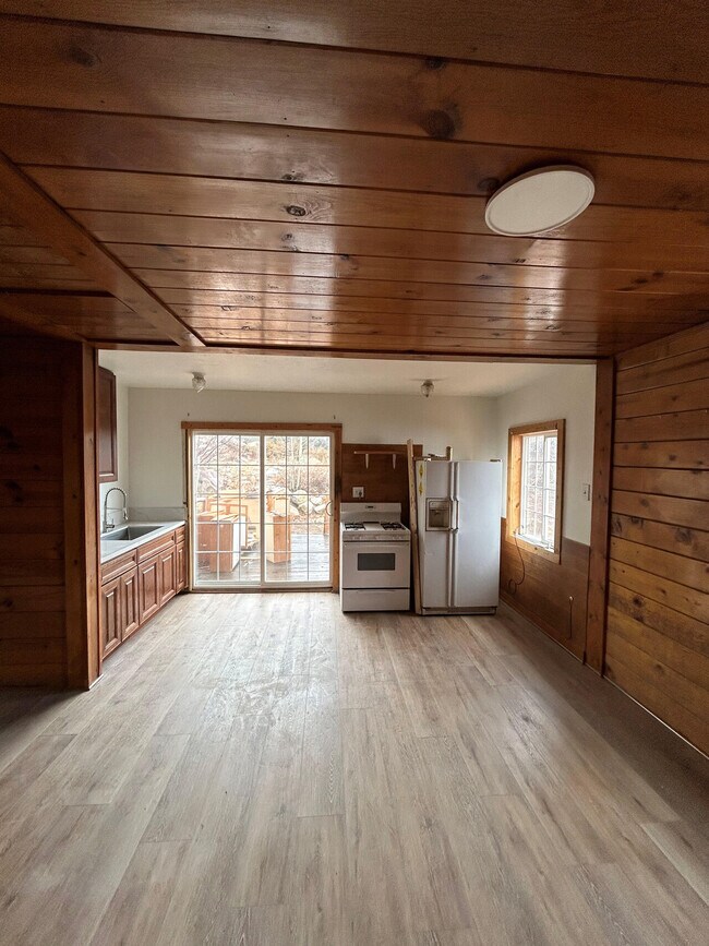 396 Juniper Dr Unit 2, Mammoth Lakes, CA 93546 Condo for Rent in