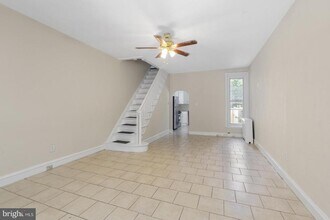 Building Photo - 2323 E Cambria St