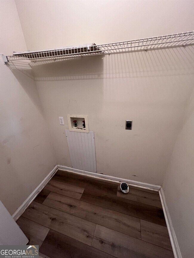 Foto del edificio - 81 Abbotsford Dr