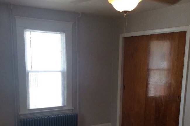 Bedroom 1 w/ ceiling fan - 88 Windsor St