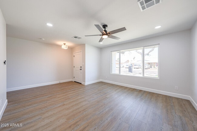 Building Photo - 11202 N 43rd Dr