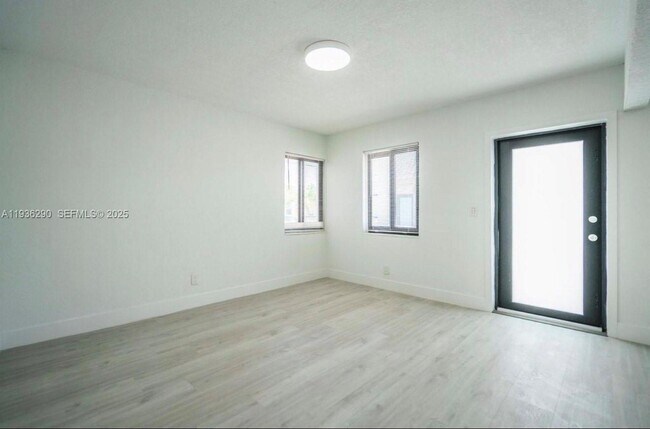 Building Photo - 7927 Crespi Blvd