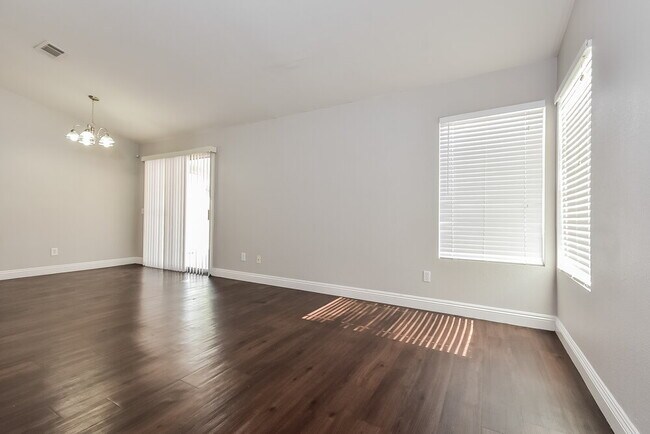 Building Photo - 324 Montessa Ave