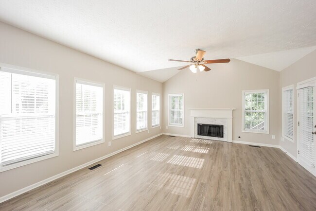 Foto del edificio - 220 Rock Hill Dr