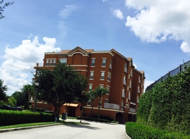 Building Photo - Luxurious 3 bed 2 bath condo with Great View in Toscana!!!