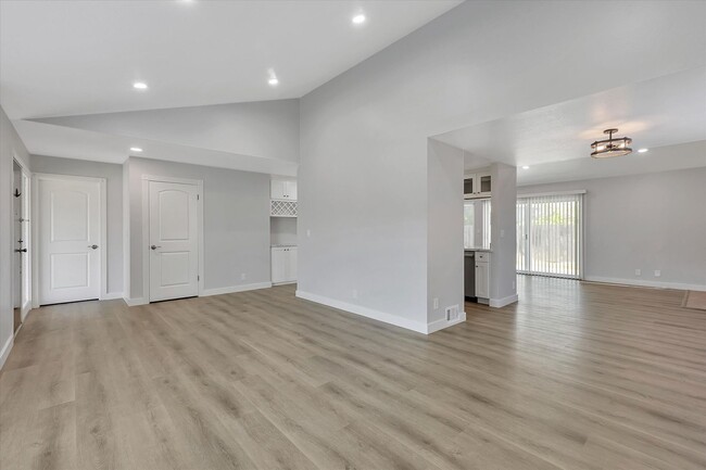 Building Photo - Fully Remodeled 3 Bedroom with Top Rated C...