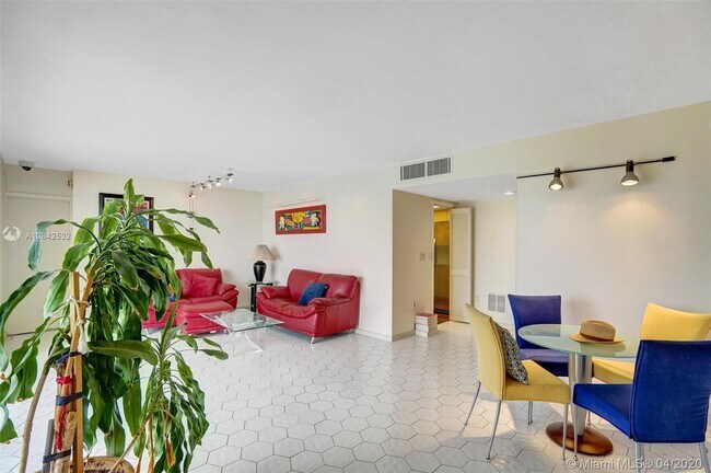 Building Photo - 11111 Biscayne Blvd