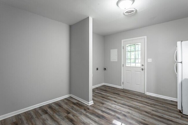 Foto del edificio - 4711 Murray Lake Ln