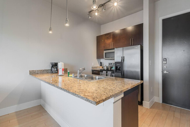 Foto del edificio - 4123 Cedar Springs Rd