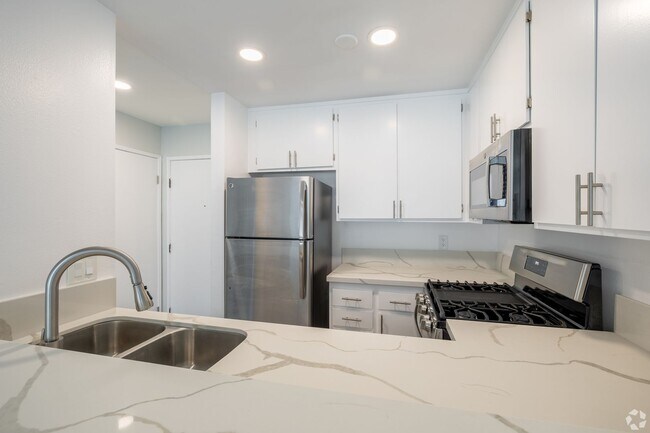 Interior Photo - 5405 Lindley Avenue