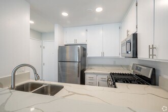 Interior Photo - 5405 Lindley Avenue