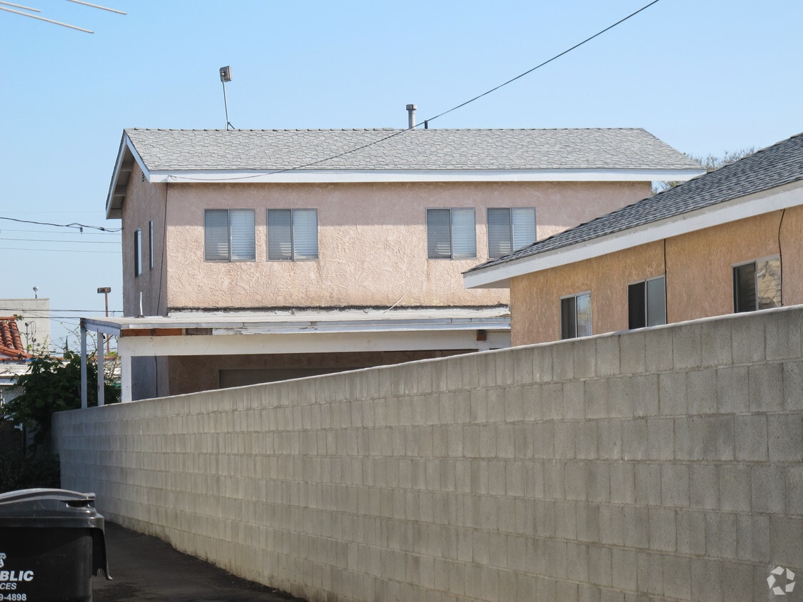 Building Photo - 619 Nectarine St