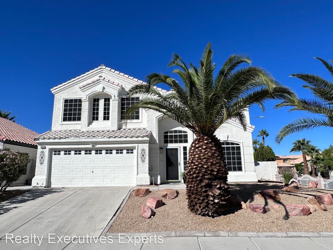 Foto principal - 3 br, 2.5 bath House - 7802 West Gilmore Ave.