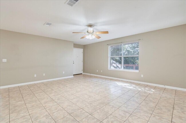 Building Photo - 1004 Misty Acres Dr