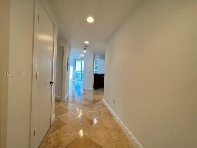 Building Photo - 1050 Brickell Ave