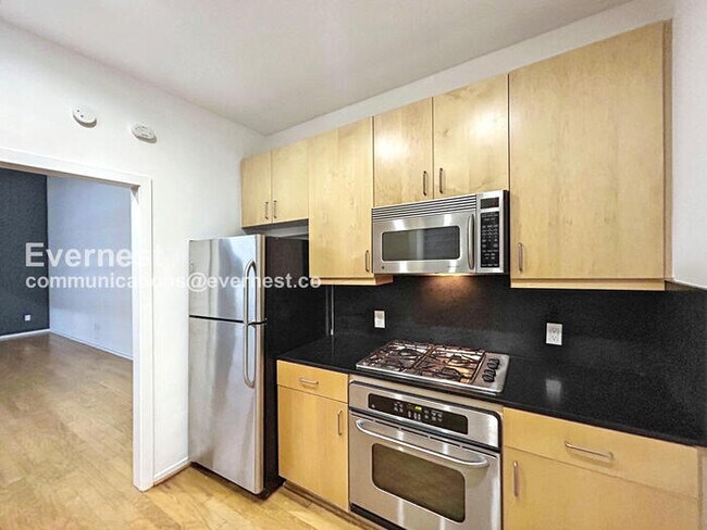 Foto del edificio - 415 S Front St