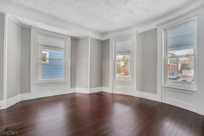 Building Photo - 25 Olyphant Dr