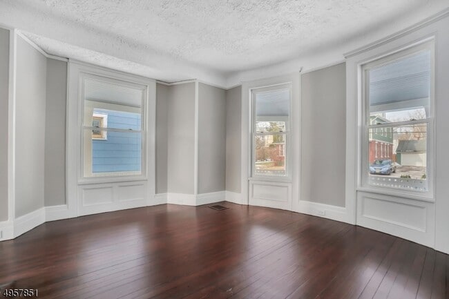 Building Photo - 25 Olyphant Dr
