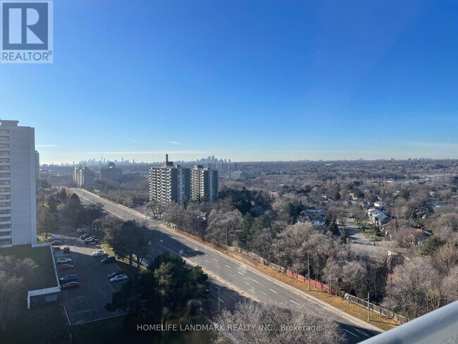 Photo du bâtiment - 36 Forest Manor Rd