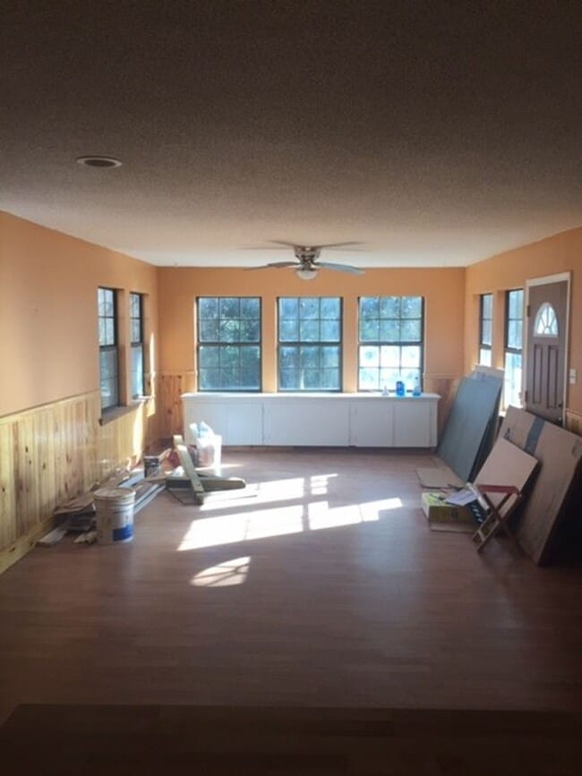 Building Photo - 210 Pineleaf Ln