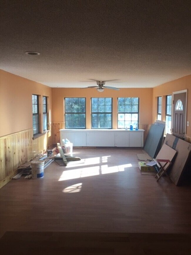 Foto del edificio - 210 Pineleaf Ln