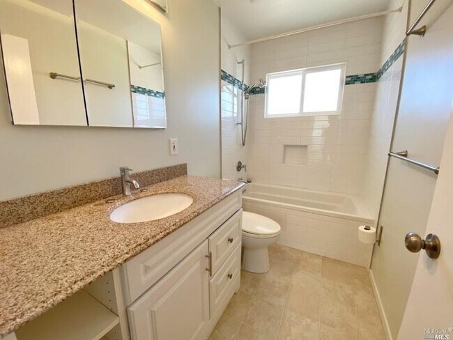 Building Photo - 71 Roque Moraes Dr