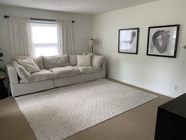 Foto del edificio - 1008 Forest Hills Dr