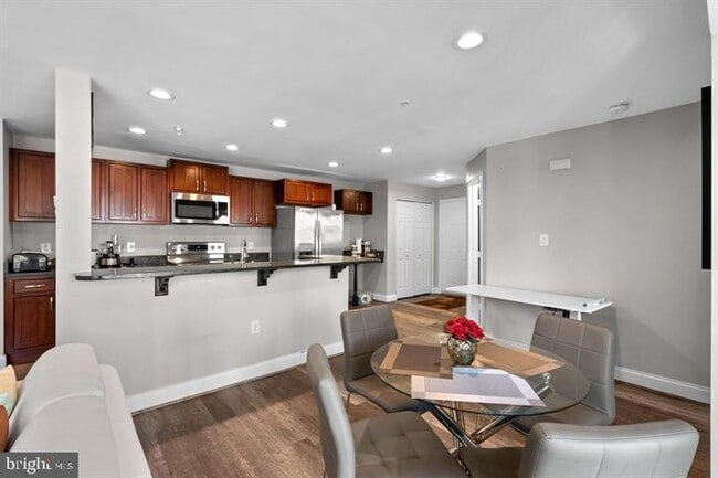 Building Photo - 9716 Lake Point Ct