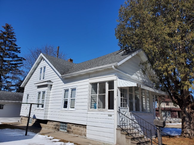 Building Photo - 124 N Division St
